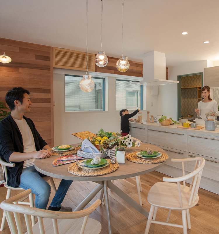 LIFE SCENE.01「仲良し家族」のちょうどいい距離感