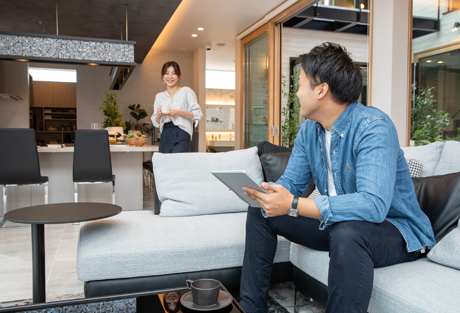 家族が気持ちよく過ごせる、明るい中庭空間