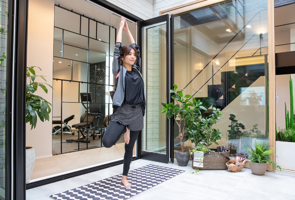 開放的な中庭が、私だけのヨガスタジオに